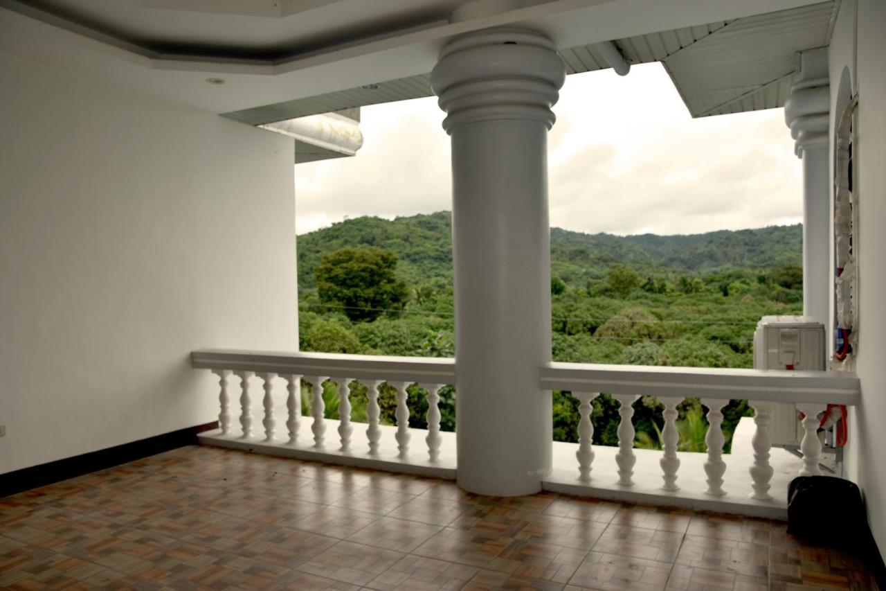 Isla De Oro Hotel Mamburao Exteriör bild