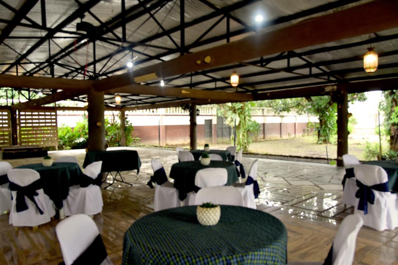 Isla De Oro Hotel Mamburao Exteriör bild