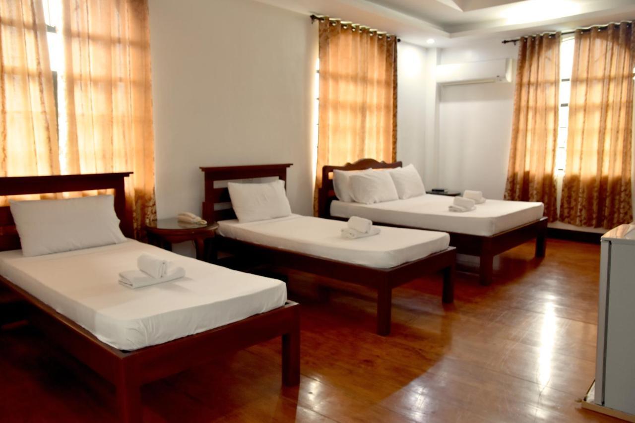Isla De Oro Hotel Mamburao Exteriör bild