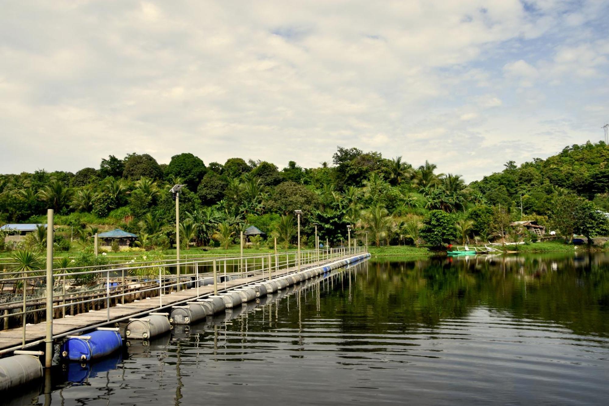 Isla De Oro Hotel Mamburao Exteriör bild