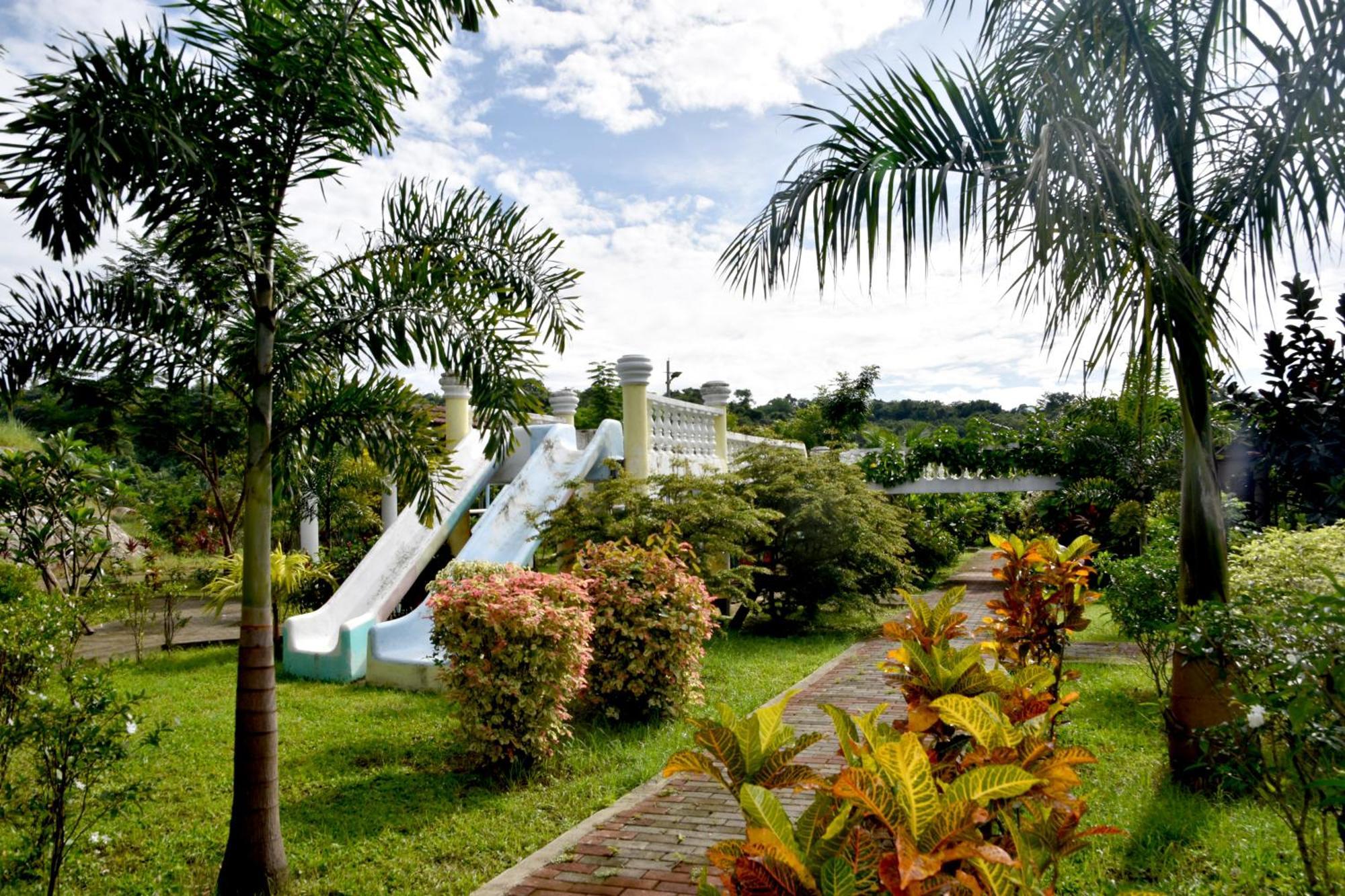 Isla De Oro Hotel Mamburao Exteriör bild