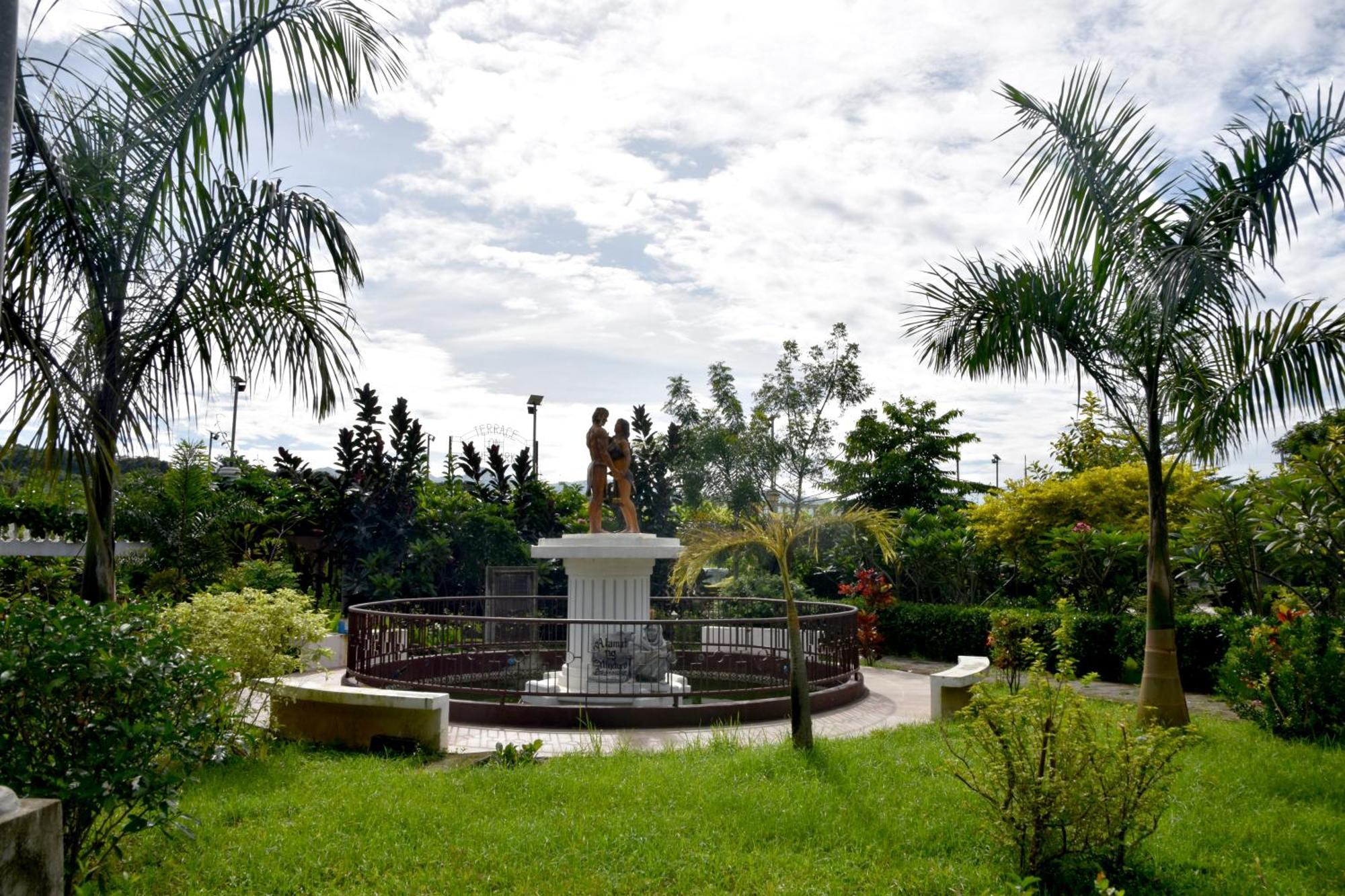 Isla De Oro Hotel Mamburao Exteriör bild