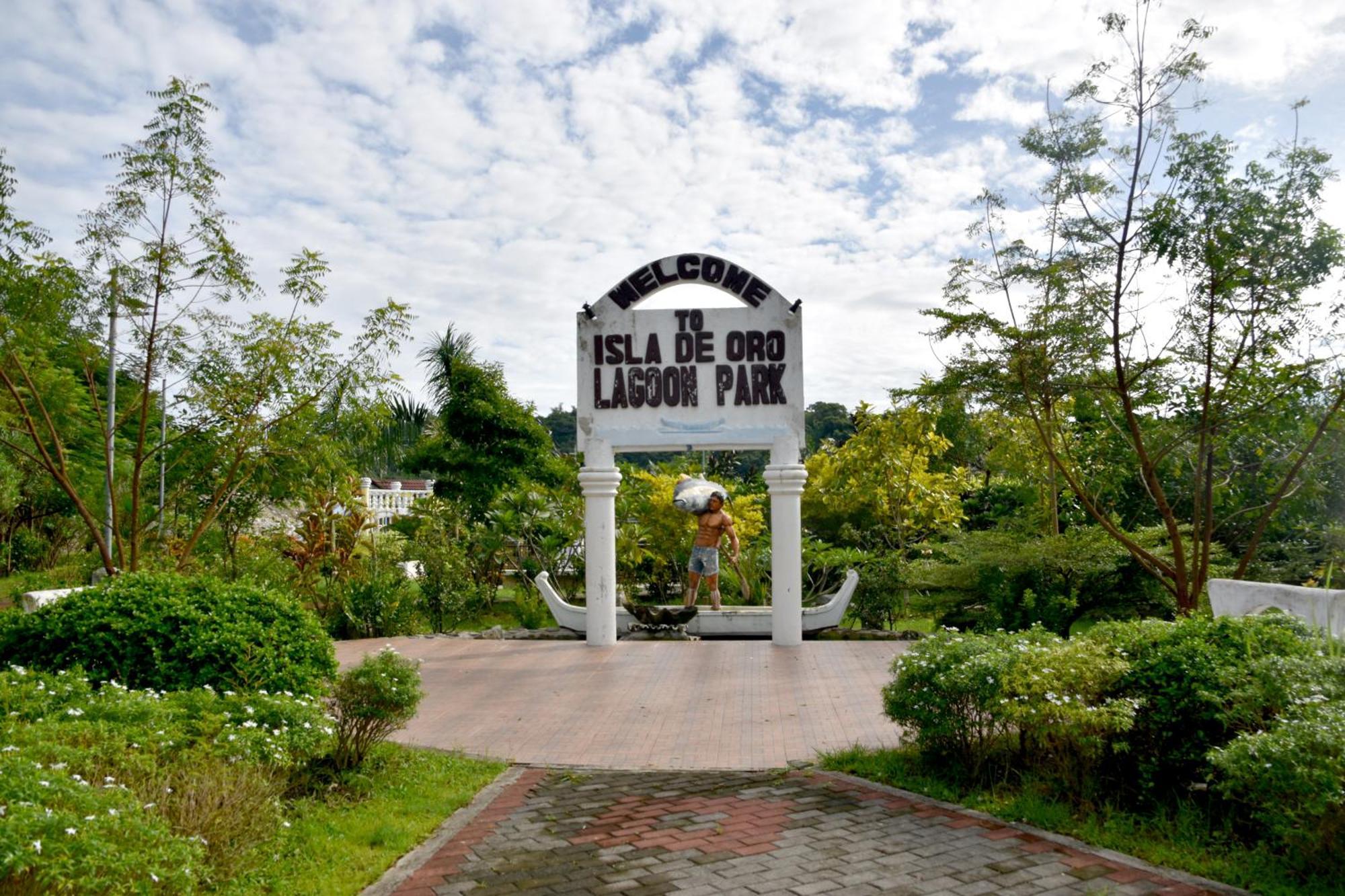 Isla De Oro Hotel Mamburao Exteriör bild